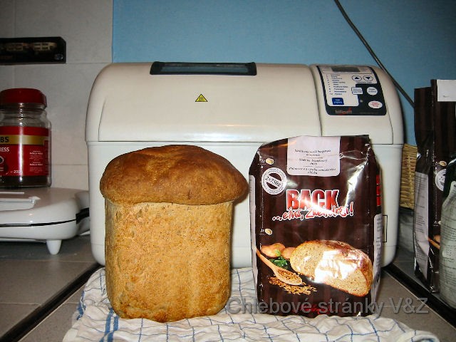 Kaizer. Poslal fotku bramborového chleba ze směsi, která se objevila v Normě.